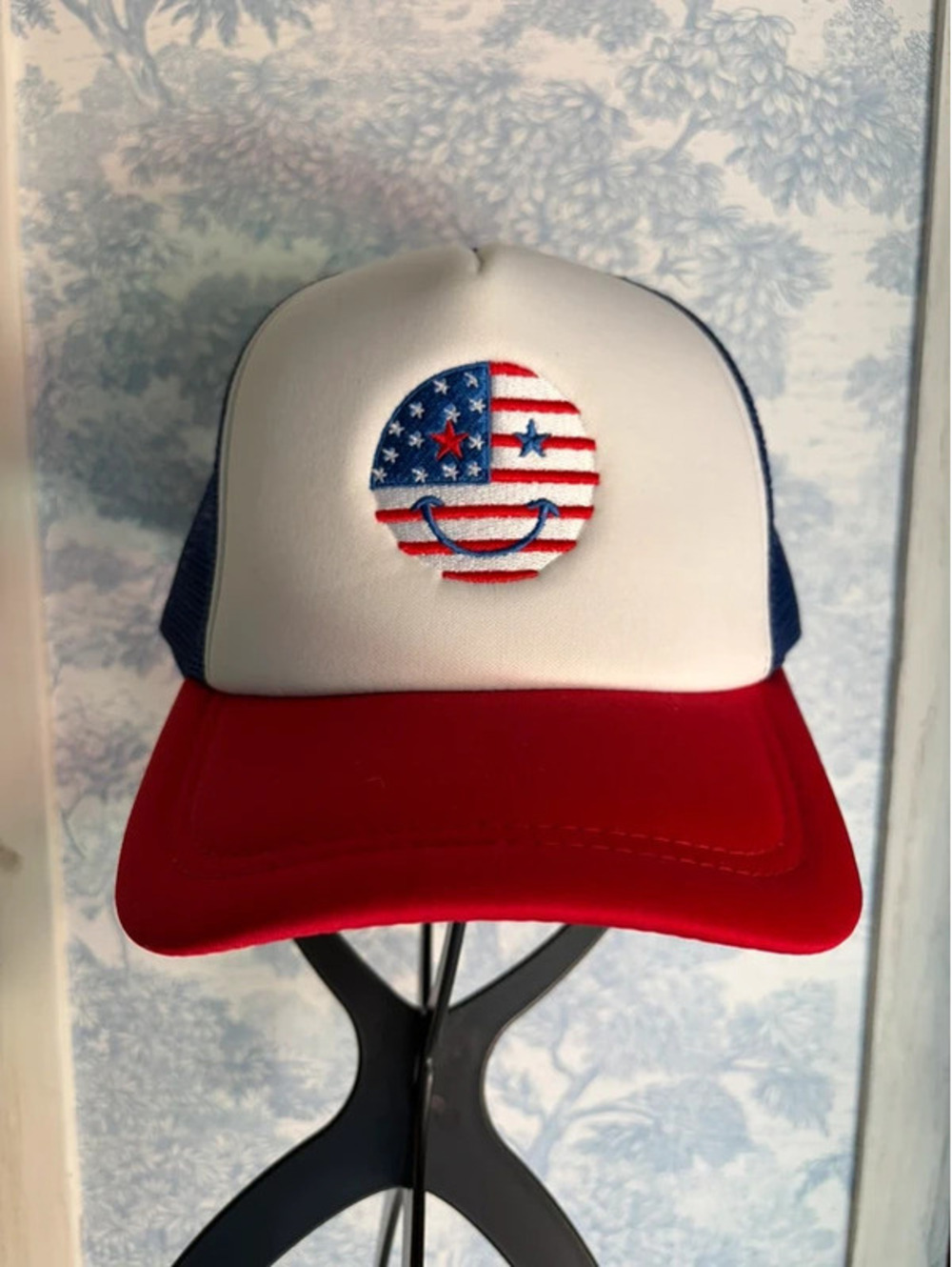 Americana happy face trucker hat
